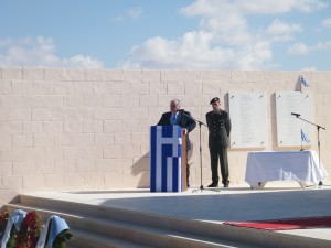 Ο Πρέσβης της Ελλάδας στο Κάιρο κ. Λάζαρης εκφωνεί τον πανηγυρικό της ημέρας.