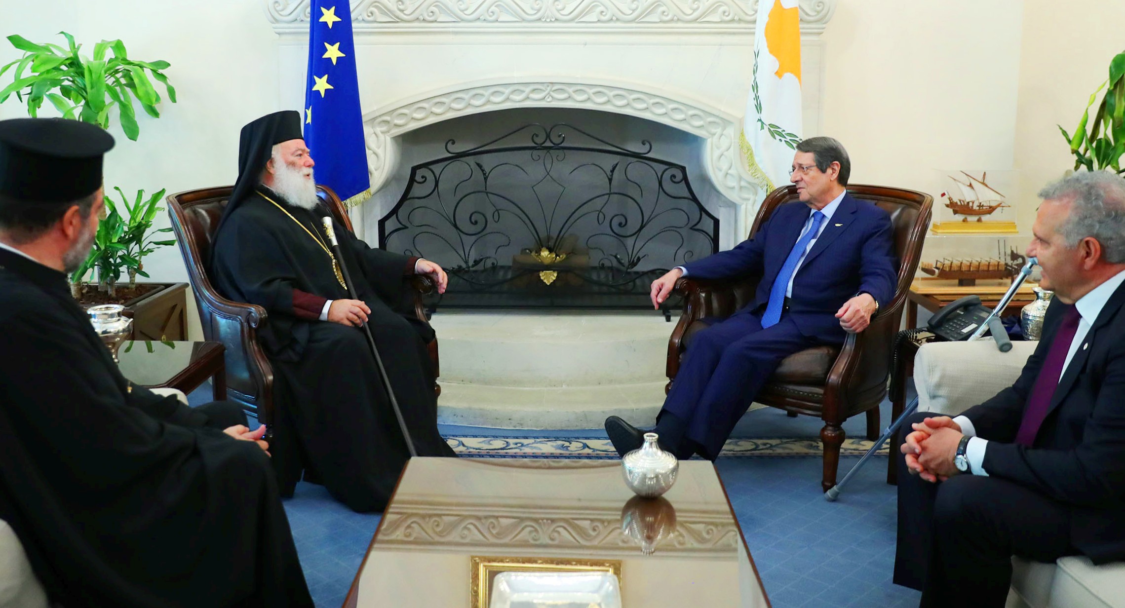 Θερμή υποδοχή στη Λευκωσία για τον Πατριάρχη Θεόδωρο από τον Πρόεδρο της Κύπρου Ν. Αναστασιάδη και Υπουργούς της κυβέρνησης
