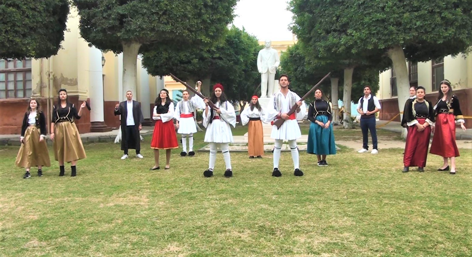 Οι μαθητές του Αβερωφείου της ΕΚΑ ενσάρκωσαν τους ήρωες της Ελληνικής Επανάστασης – Ελάχιστος φόρος τιμής στο 1821 (ΒΙΝΤΕΟ)