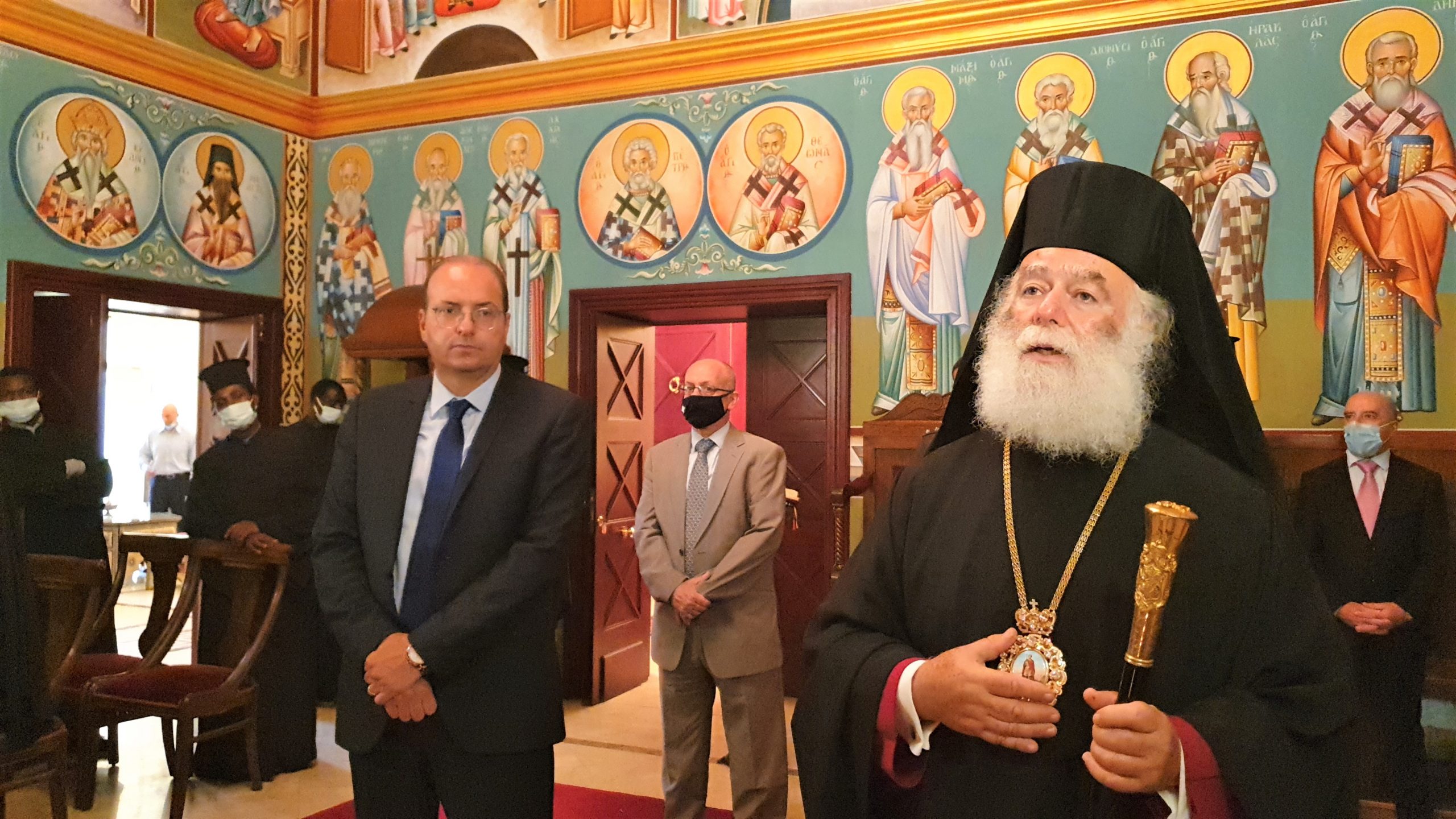 Δέηση για να πάψει η πύρινη λαίλαπα στην Κύπρο, από τον Πατριάρχη Αλεξανδρείας Θεόδωρο, παρουσία του Κυπρίου Υπουργού Άμυνας