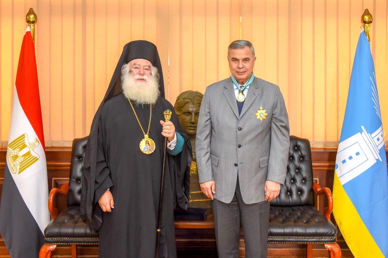 Περικόσμηση του Κυβερνήτη Αλεξανδρείας από τον Πατριάρχη Θεόδωρο Β΄